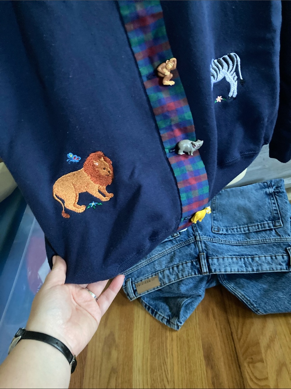 VTG Jerzees Super Sweats Y2K Navy Blue Embroidered Sweatshirt Animal Buttons XL - Picture 6 of 10
